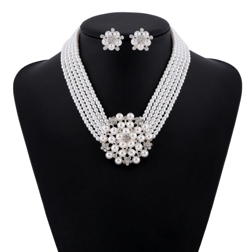 Women'S Accessories In The 1950S - Audrey Hepburn Breakfast at Tiffanile 1950s